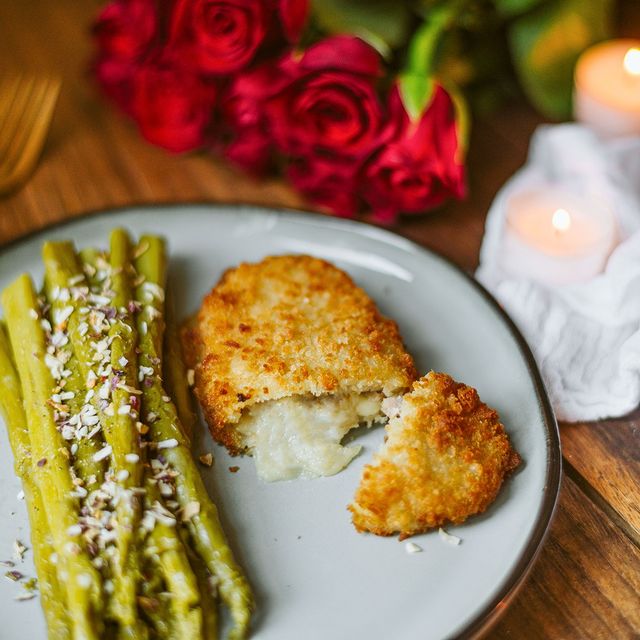 Photo de l'Escalope Cordon Bleu L'Atelier Père Dodu et des ses asperges poêlées